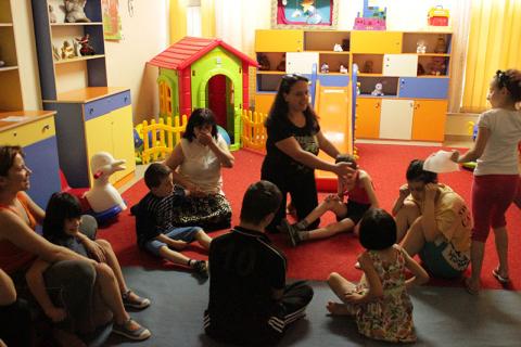 Alo 116 ndihmon 25 fëmijë...