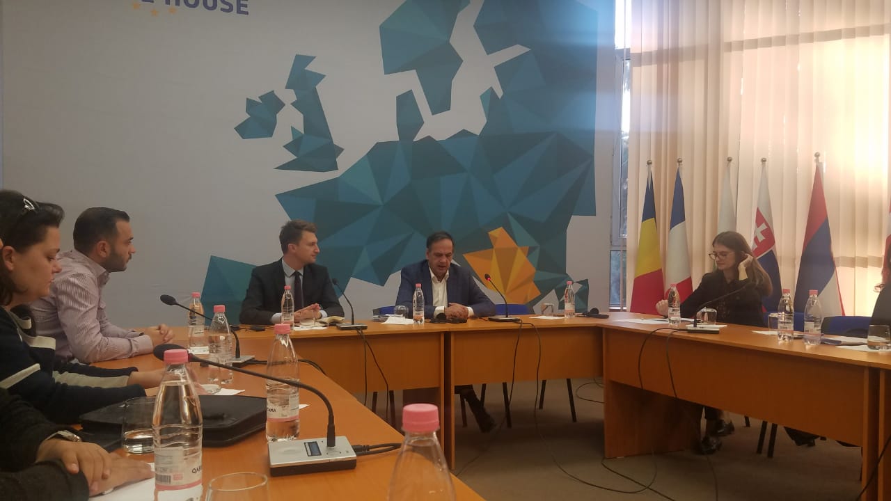 Fleckenstein: Qeveria të dëgjojë të...