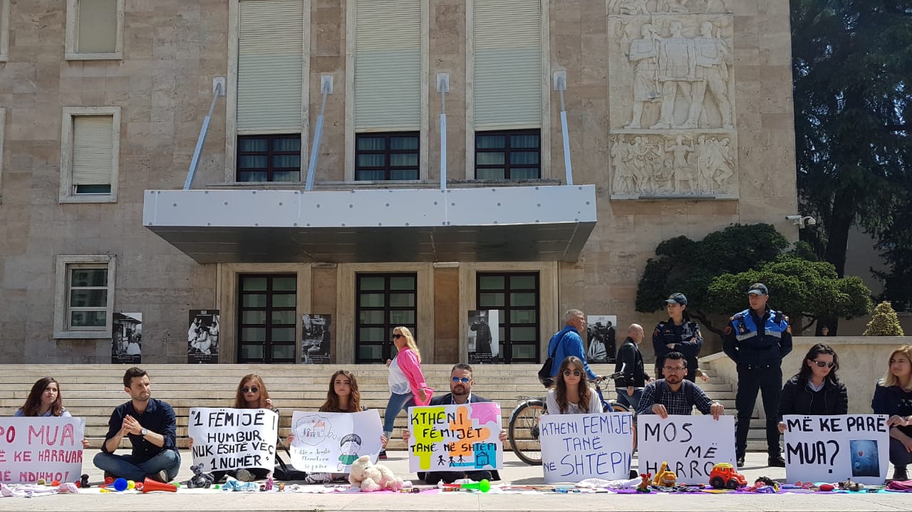 Çdo tre ditë një fëmijë...